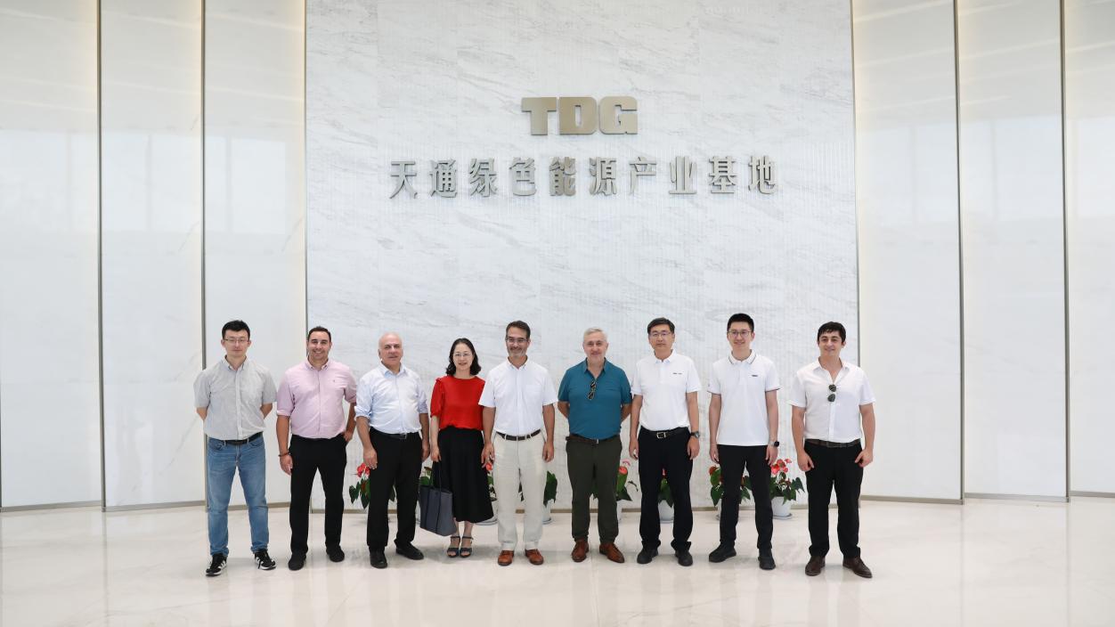 Consuls General and Technical Delegations from Three South American Countries Visit TDG YUNET Energy Storage Factory to Discuss Green Energy Cooperation